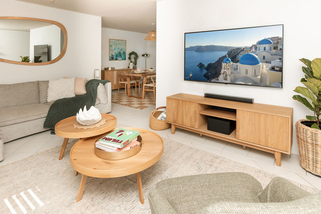 Praia on Moffat. Luxury Coastal Apartment. Walk to Beach, Cafés & Headlands. - Alora Holiday Homes