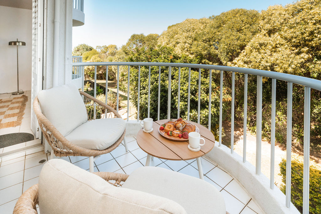 Praia on Moffat. Luxury Coastal Apartment. Walk to Beach, Cafés & Headlands. - Alora Holiday Homes