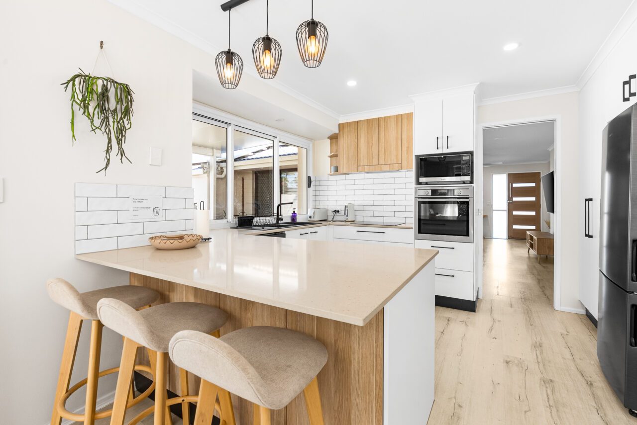 Villa Minyama. Modern Coastal Retreat in Minyama. Private Pool, Bikes and Kayaks, Walk to Water. - Alora Holiday Homes