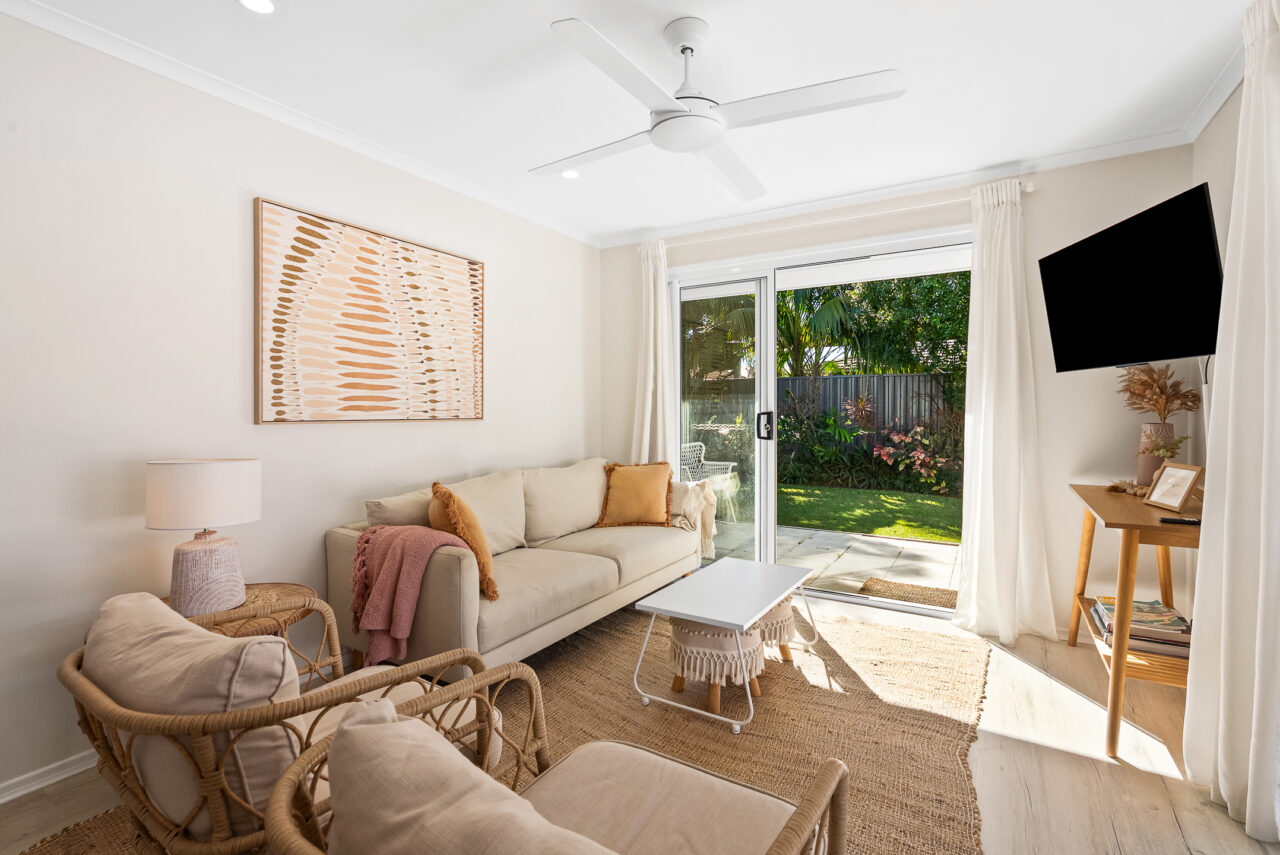 Villa Minyama. Modern Coastal Retreat in Minyama. Private Pool, Bikes and Kayaks, Walk to Water. - Alora Holiday Homes