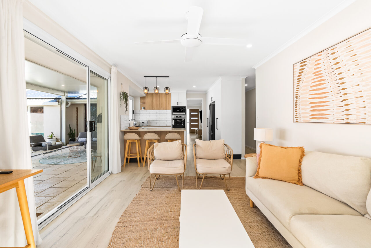 Villa Minyama. Modern Coastal Retreat in Minyama. Private Pool, Bikes and Kayaks, Walk to Water. - Alora Holiday Homes