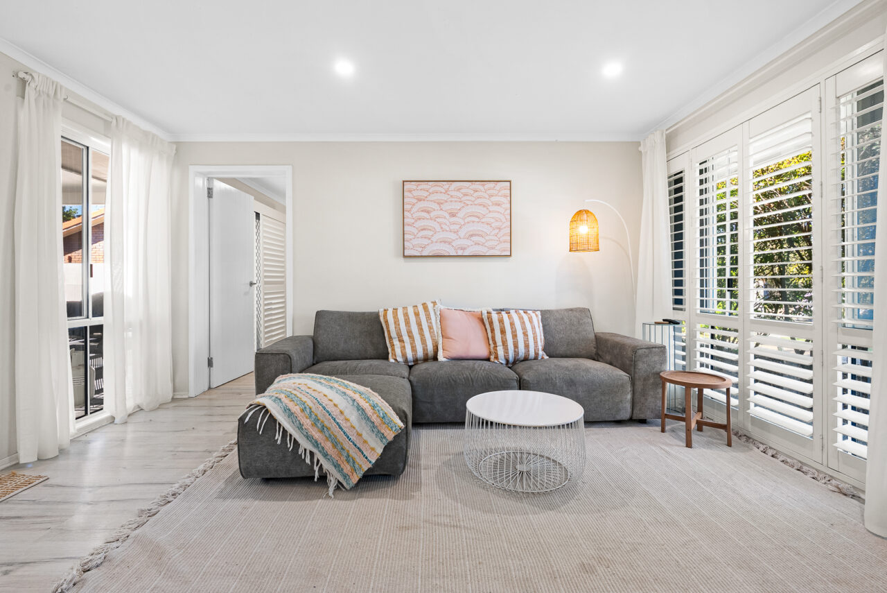 Villa Minyama. Modern Coastal Retreat in Minyama. Private Pool, Bikes and Kayaks, Walk to Water. - Alora Holiday Homes
