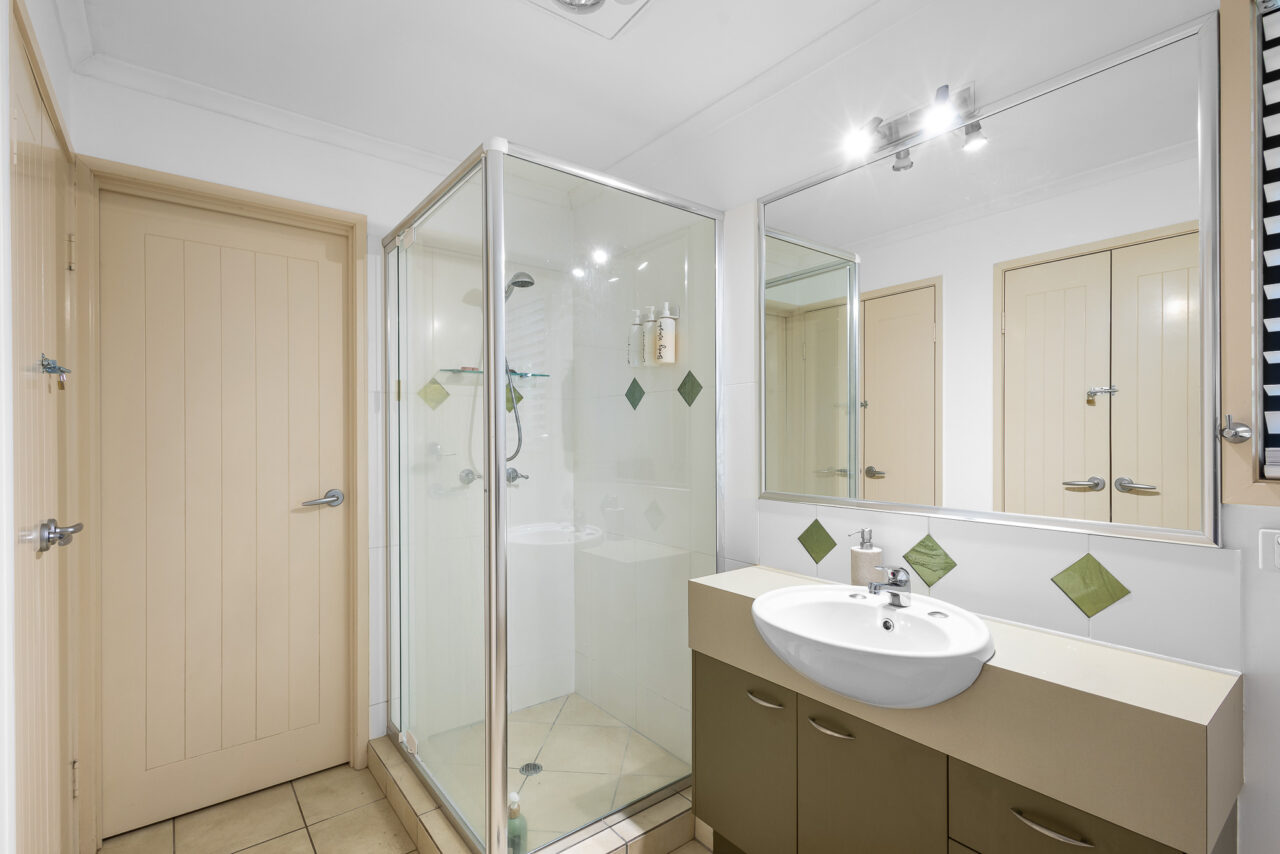Blackall Bliss – Panoramic Luxury in the Heart of Mapleton - Alora Holiday Homes Blackall Bliss – Panoramic Luxury in the Heart of Mapleton - Alora Holiday Homes