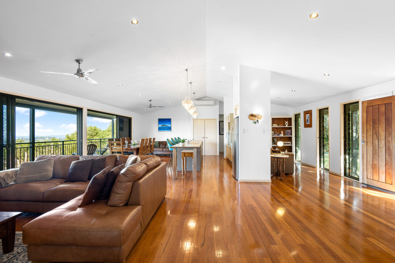 Blackall Bliss – Panoramic Luxury in the Heart of Mapleton - Alora Holiday Homes Blackall Bliss – Panoramic Luxury in the Heart of Mapleton - Alora Holiday Homes