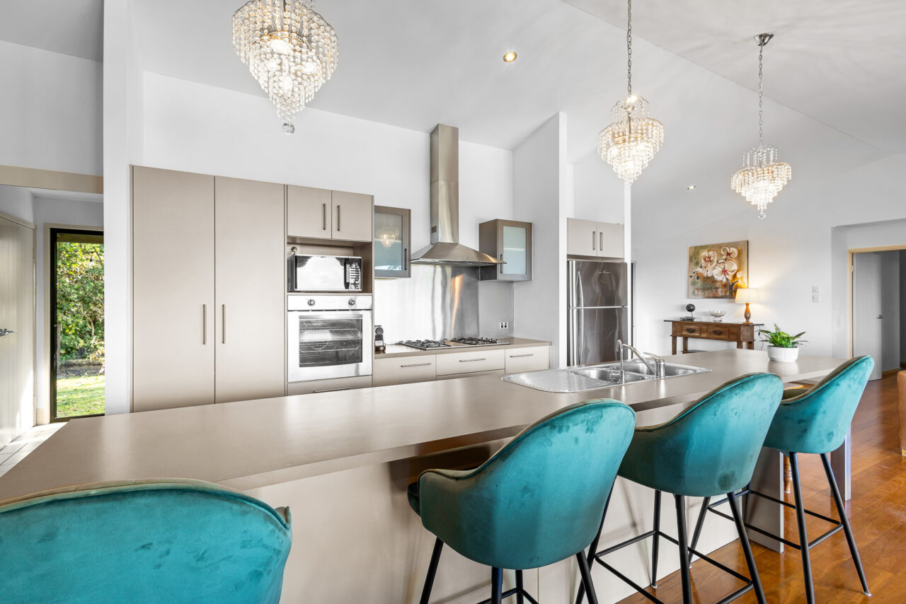 Blackall Bliss – Panoramic Luxury in the Heart of Mapleton - Alora Holiday Homes Blackall Bliss – Panoramic Luxury in the Heart of Mapleton - Alora Holiday Homes
