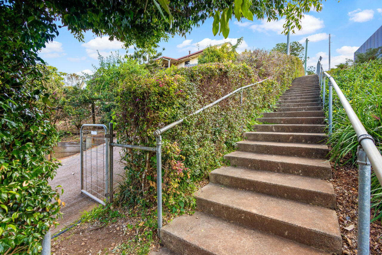 Blackall Bliss – Panoramic Luxury in the Heart of Mapleton - Alora Holiday Homes Blackall Bliss – Panoramic Luxury in the Heart of Mapleton - Alora Holiday Homes