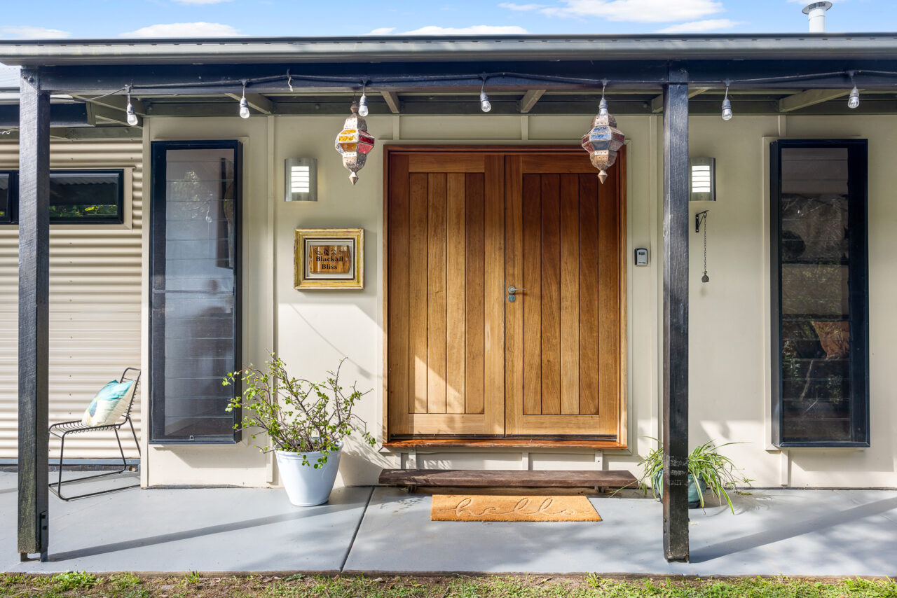 Blackall Bliss – Panoramic Luxury in the Heart of Mapleton - Alora Holiday Homes Blackall Bliss – Panoramic Luxury in the Heart of Mapleton - Alora Holiday Homes