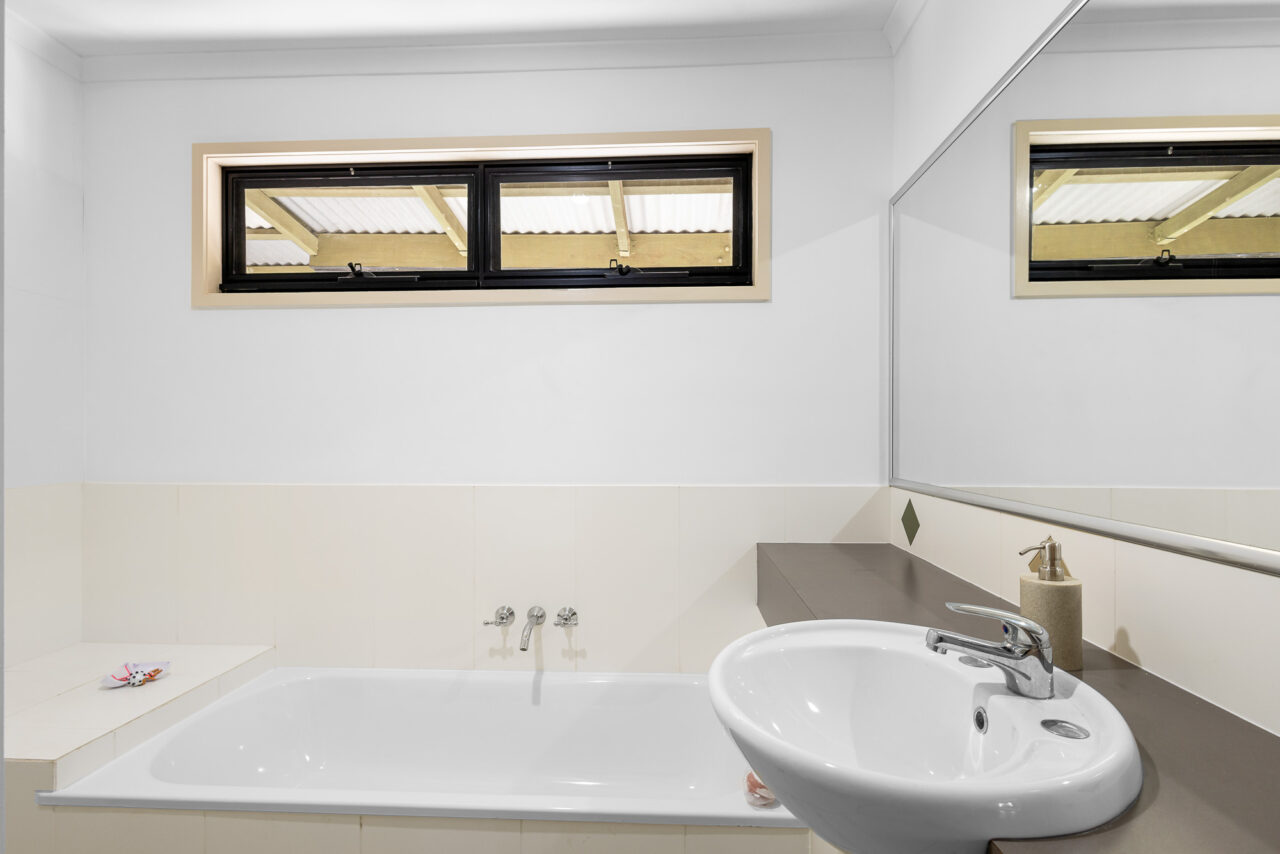 Blackall Bliss – Panoramic Luxury in the Heart of Mapleton - Alora Holiday Homes Blackall Bliss – Panoramic Luxury in the Heart of Mapleton - Alora Holiday Homes